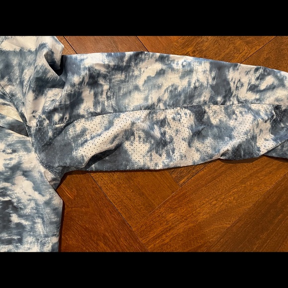 Lululemon jacket - Picture 3 of 5